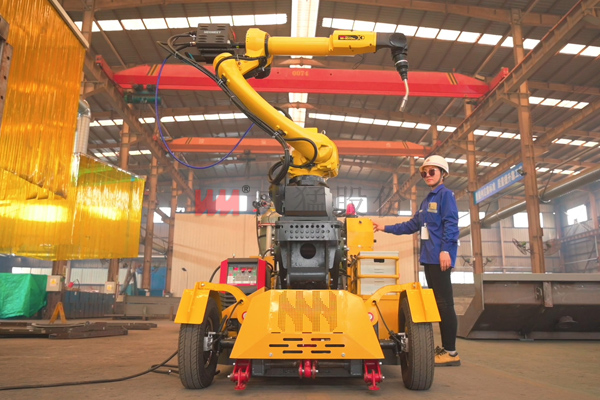 小萌H  （自行走全場景大件焊接機器人）