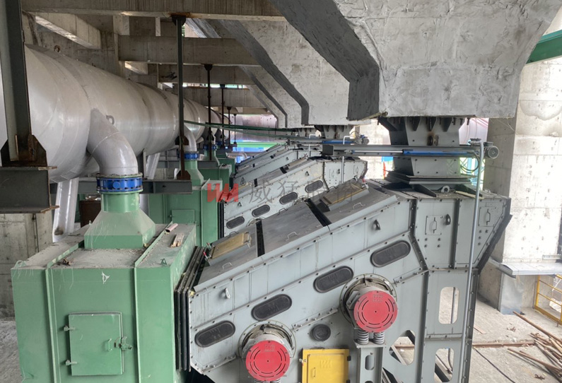 內(nèi)蒙古某鋼廠復(fù)頻篩使用現(xiàn)場